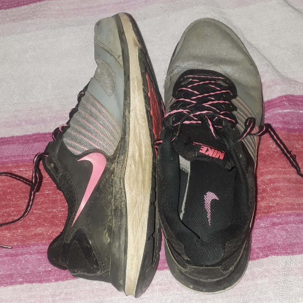 Shoes - Picture 4 of 6